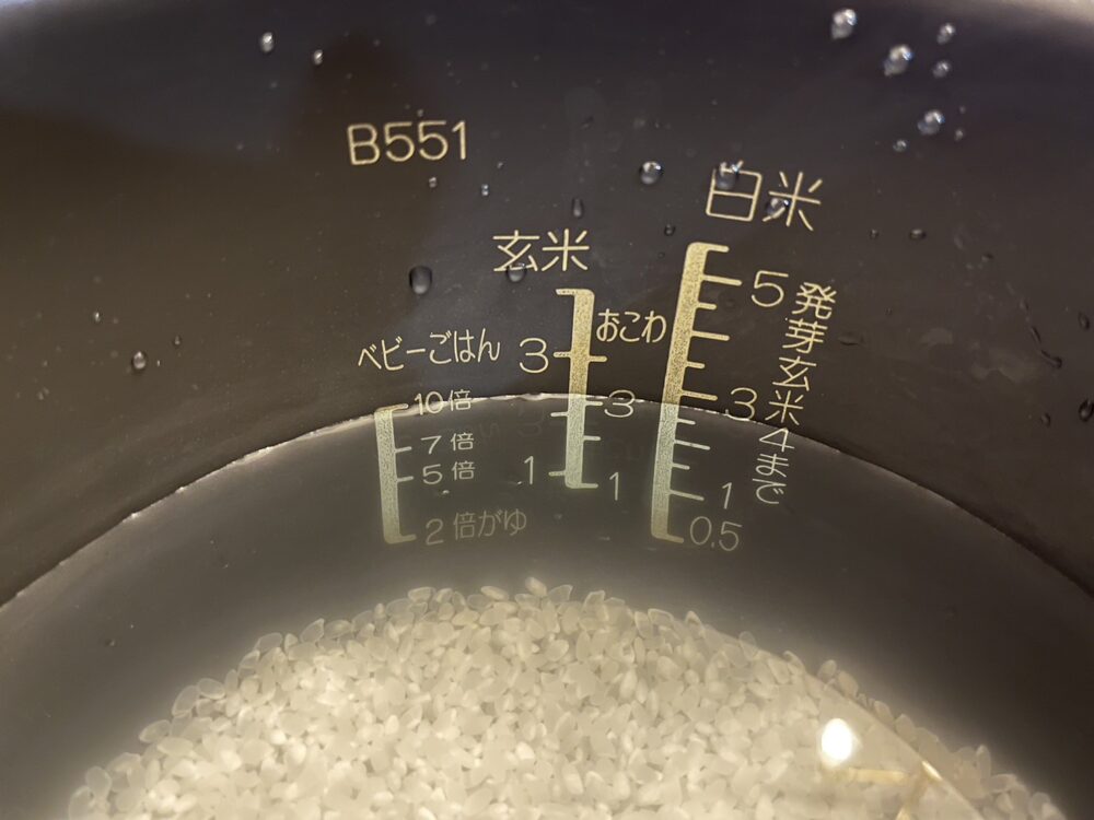 象印stan炊飯器で生後5ヶ月の赤ちゃん用10倍粥を炊いている様子