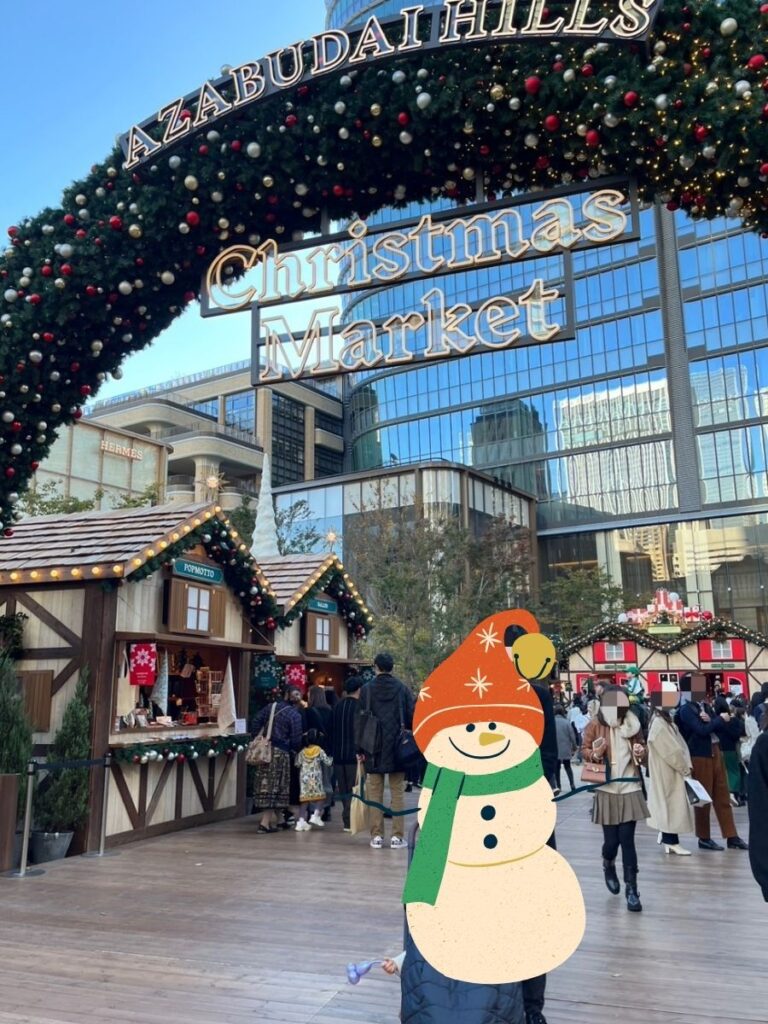 麻布台ヒルズのクリスマスマーケットの飾り