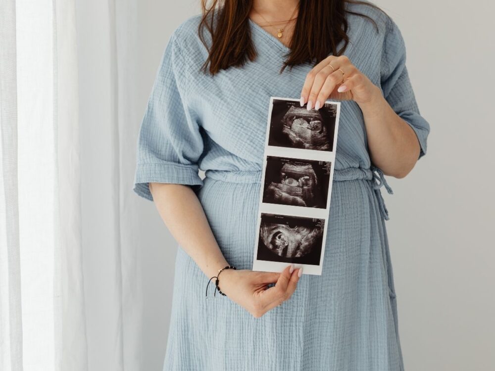 妊婦さんとエコー写真