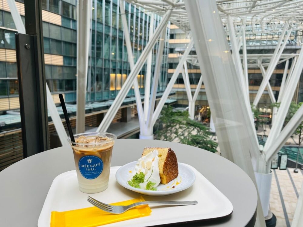 IDEE CAFEのシフォンケーキとカフェラテ