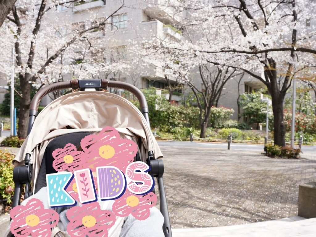 六本木さくら坂の桜とベビーカー