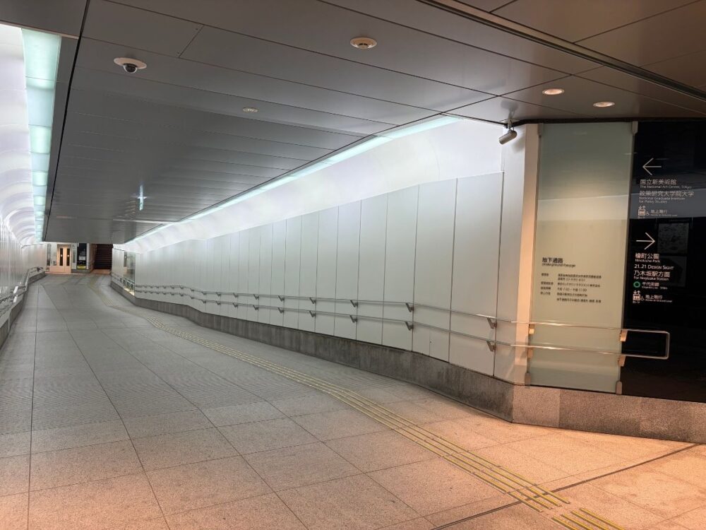 美術館側の地下通路